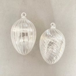 Glas Eier mittel mit Streifen